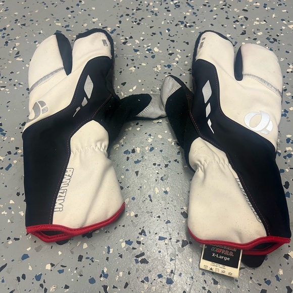 Pearl Izumi Black and Red Cycling Gloves - size XL - Picture 2 of 3